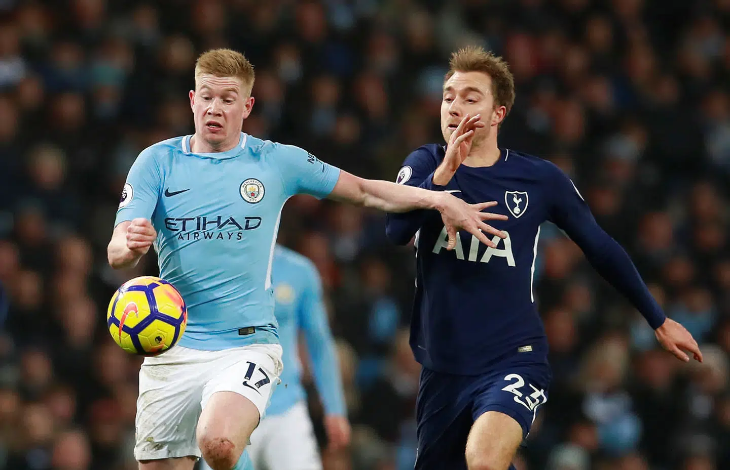 Kevin De Bruyne og Christian Eriksen er blandt Premier Leagues bedste midtbanespillere.