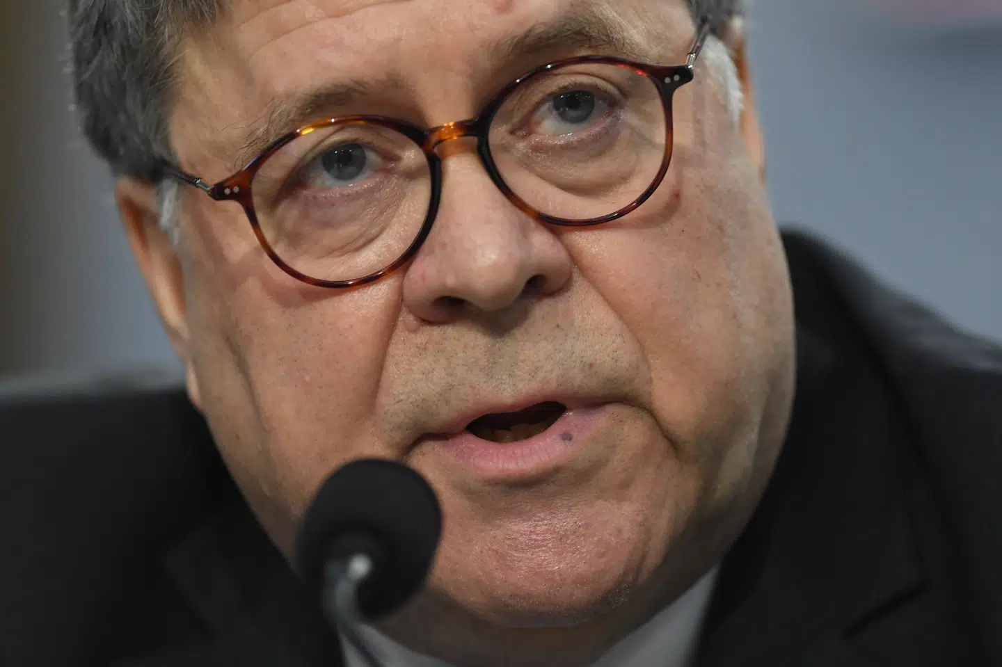 Justitsminister William Barr siger, han i næste uge frigiver rapport fra tidligere FBI-chef Robert Mueller. Den vil flere steder være med overstregninger. Saul Loeb/Ritzau Scanpix