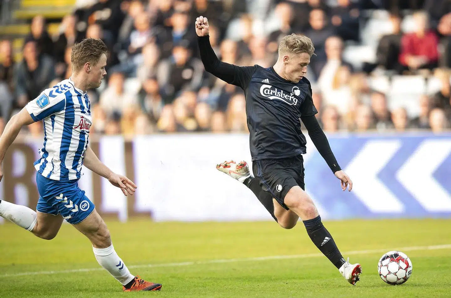 'Viktor Fischer er homo' råbte flere fynske fans under søndagens kamp mellem OB og FCK.