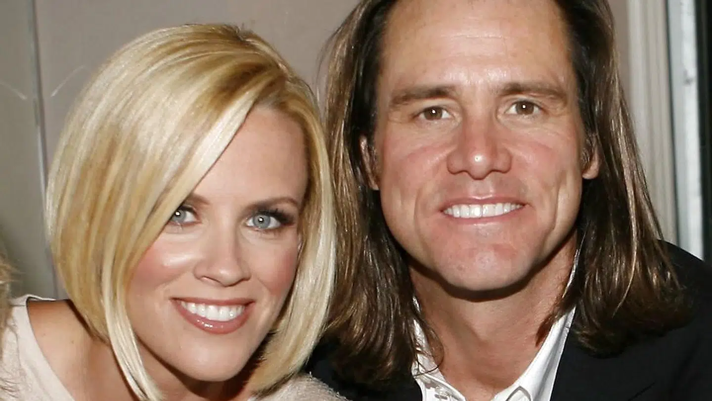 Jenny McCarthys forhenværende kæreste Jim Carrey var med til at sprede de uvidenskabelige rygter om sammenhæng imellem vaccinationer og sygdomme som autisme.