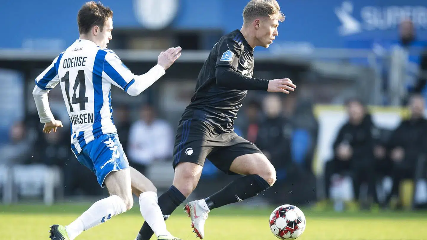 Viktor Fischer (th.) under kampen mod OB søndag.