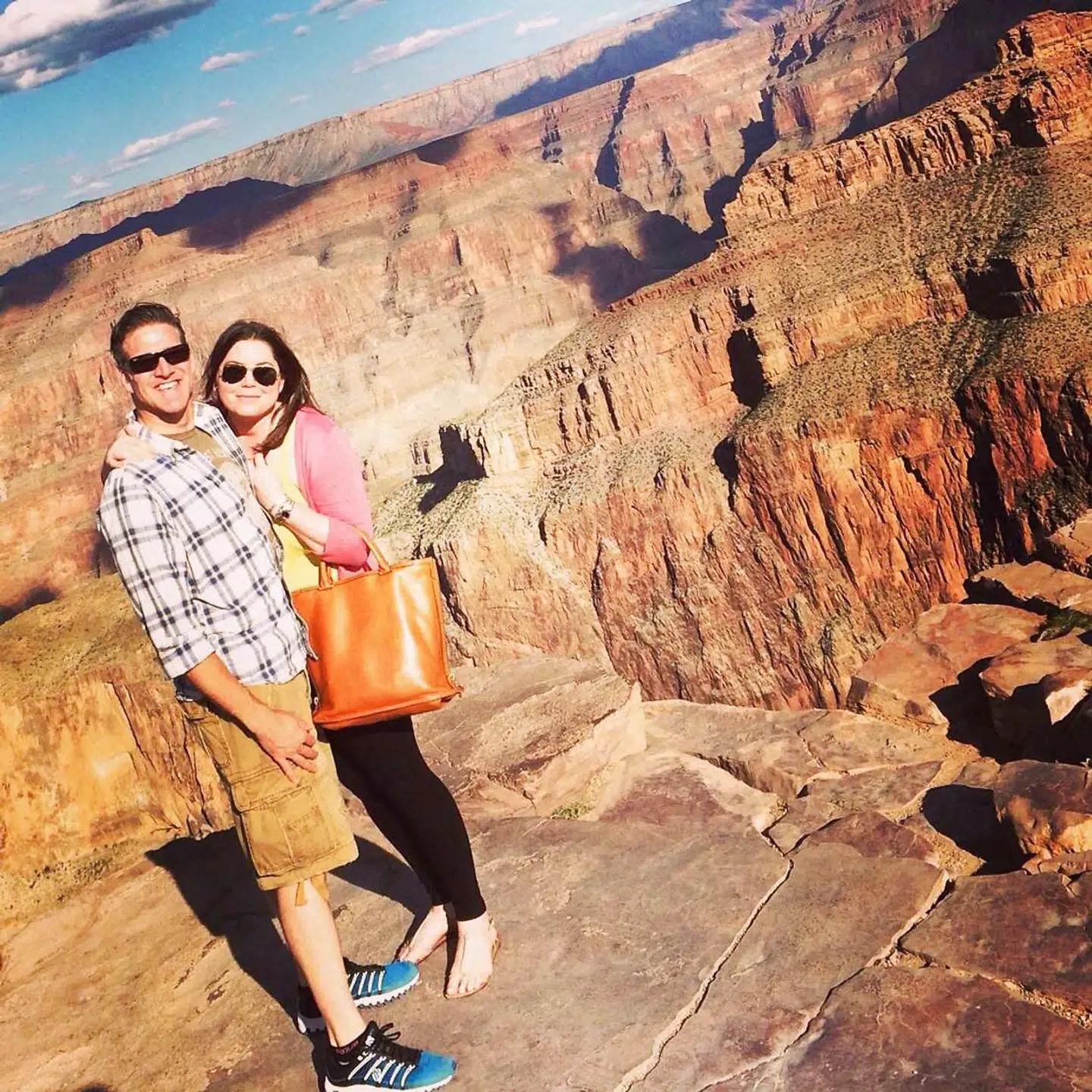Det kan være fristende at gå helt hen til kanten i Grand Canyon. Her ses Brittany Maynard og hendes mand, Dan Diaz.