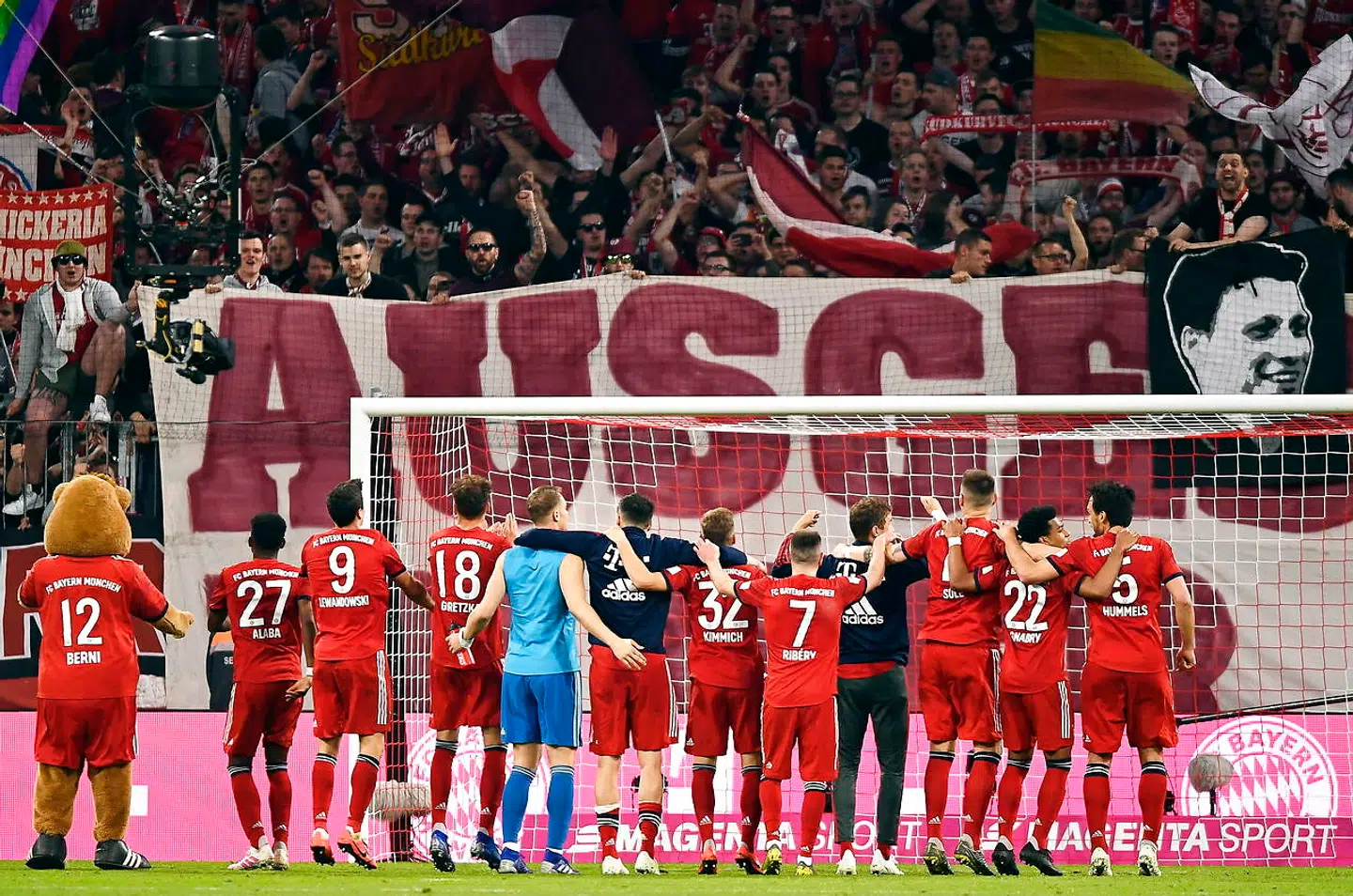 Bayern Munchen fejrer sejren over Dortmund.