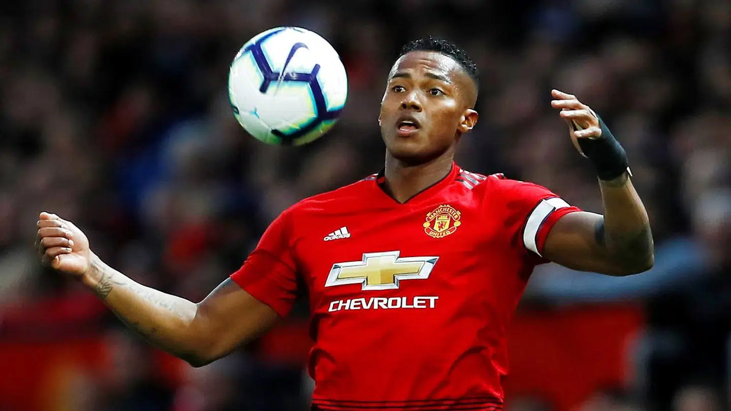 Antonio Valencia er United-anfører, men han er også 33 år - og på vej ud.