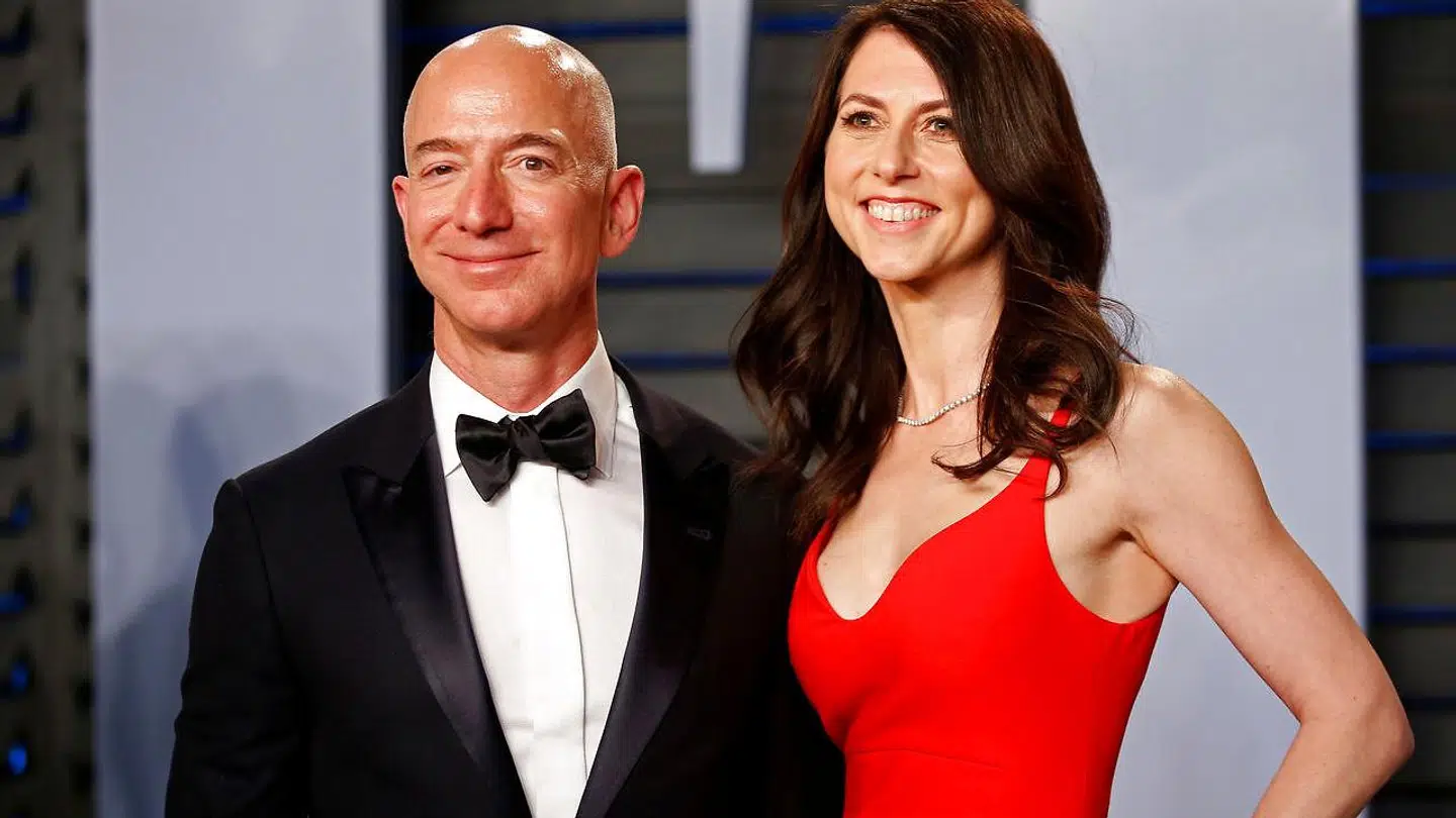 Amazon-grundlægger Jeff Bezos er blevet skilt fra sin kone gennem 26 år og efterlader hende et milliardbeløb.