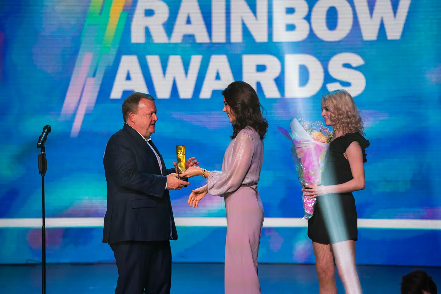 Kronprinsesse Mary uddeler ærespris til Statsminister Lars Løkke Rasmusen ved Danish Rainbow Awards i Cirkusbygningen i København onsdag den 3. april 2019.