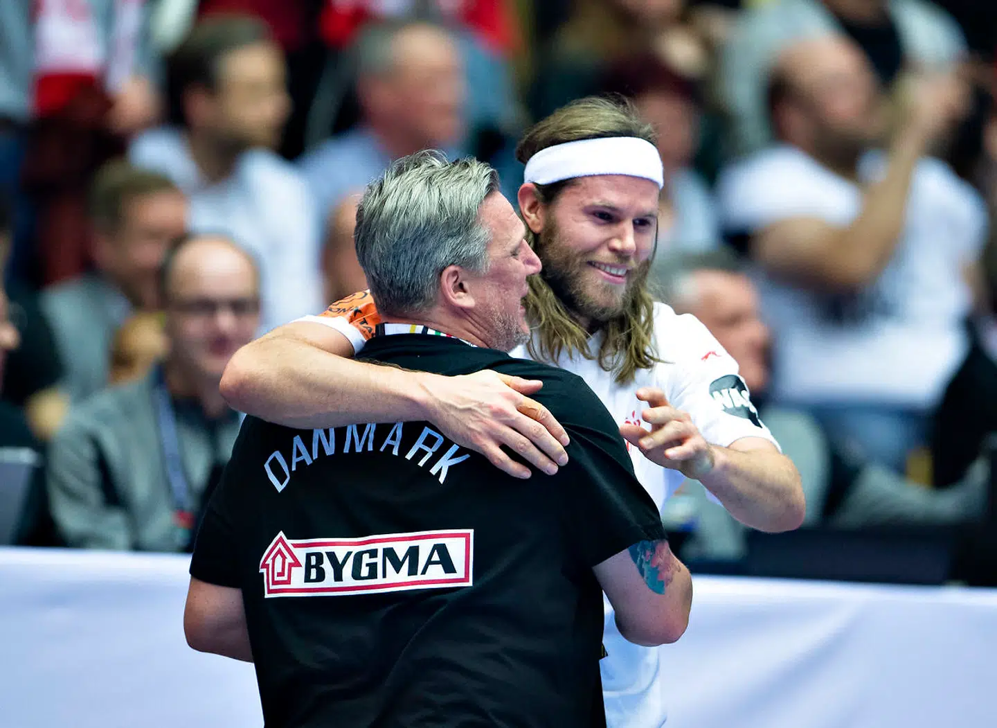 Nikolaj Jacobsen og Mikkel Hansen fejrer VM-triumfen.