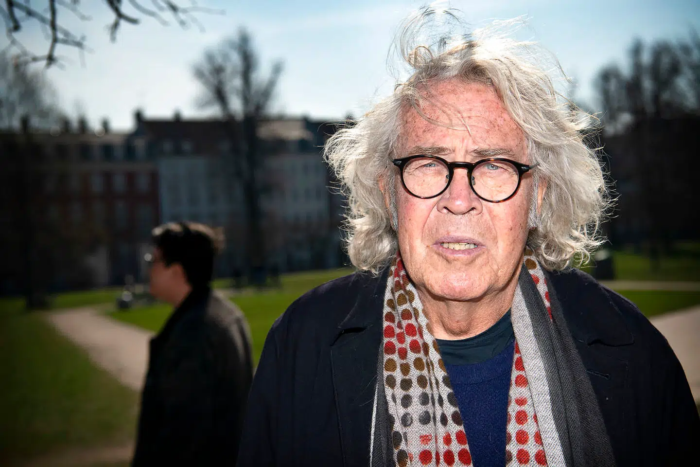 Jørgen Leth i Kongens Have i indre København.