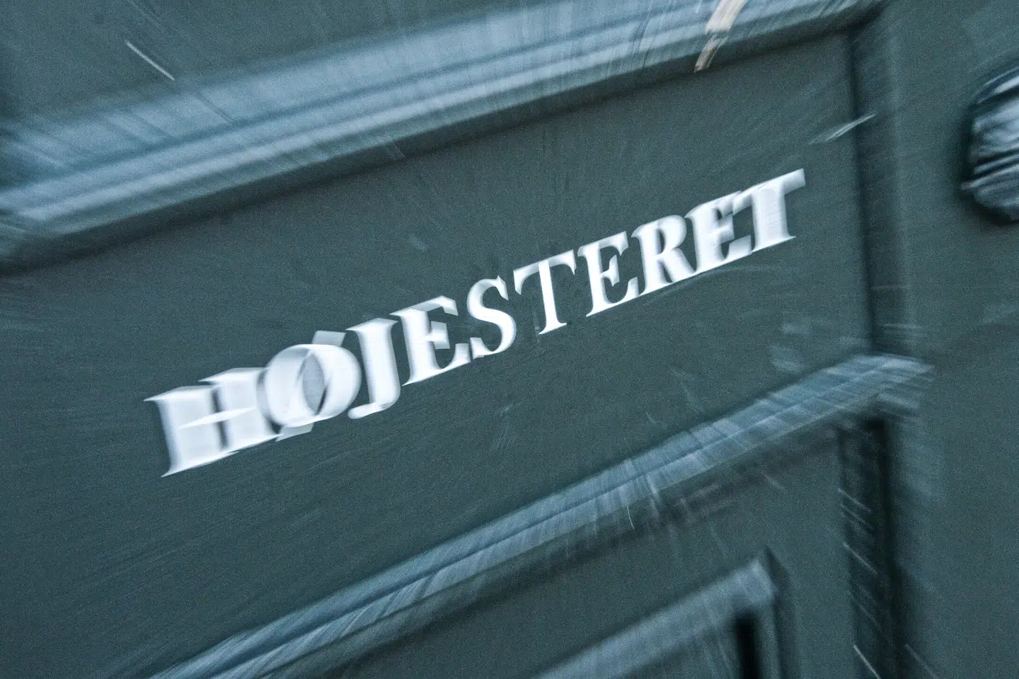 Fem dommere i Højesteret har bestemt, at en murer med bandetilknytning skal idømmes 40 dages fængsel i sag, hvor han havde 32 centimeter lang kniv liggende i sin bil. (Arkivfoto) Jens Nørgaard Larsen/Ritzau Scanpix