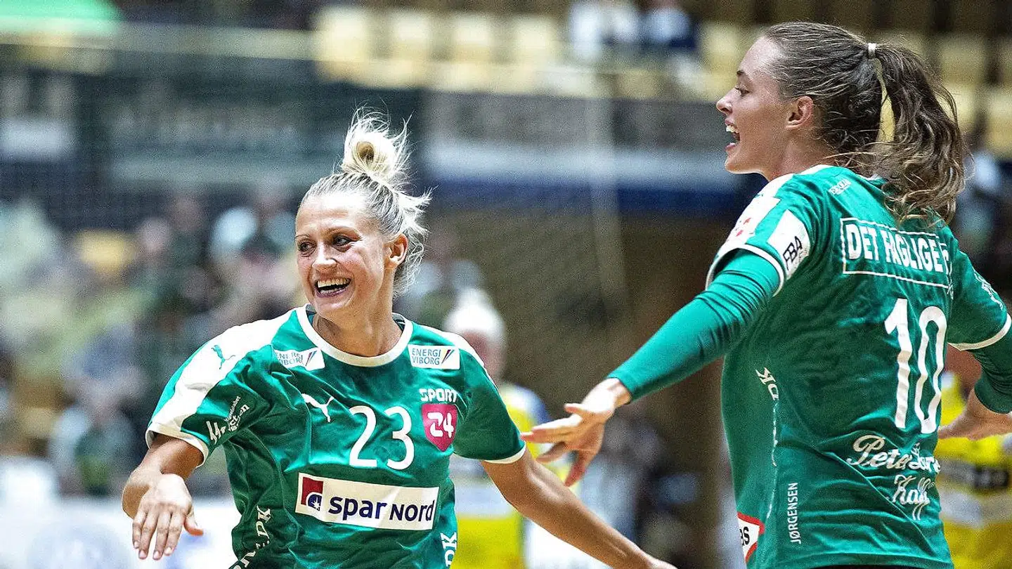 Ann Grete Nørgaard og Kristina Jørgensen kan juble over, at Viborg HK har sikret sig overlevelse.