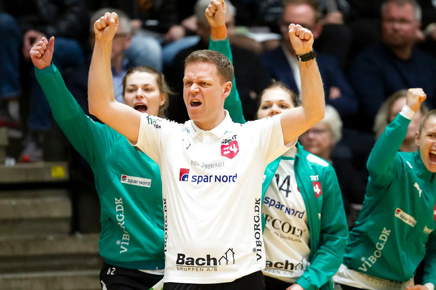 Jakob Vestergaard afløste Allan Heine som cheftræner i Viborg HK tidligere på sæsonen. I 2009 og 2010 var Vestergaard også træner, hvor klubben vandt DM-guld og Champions League.