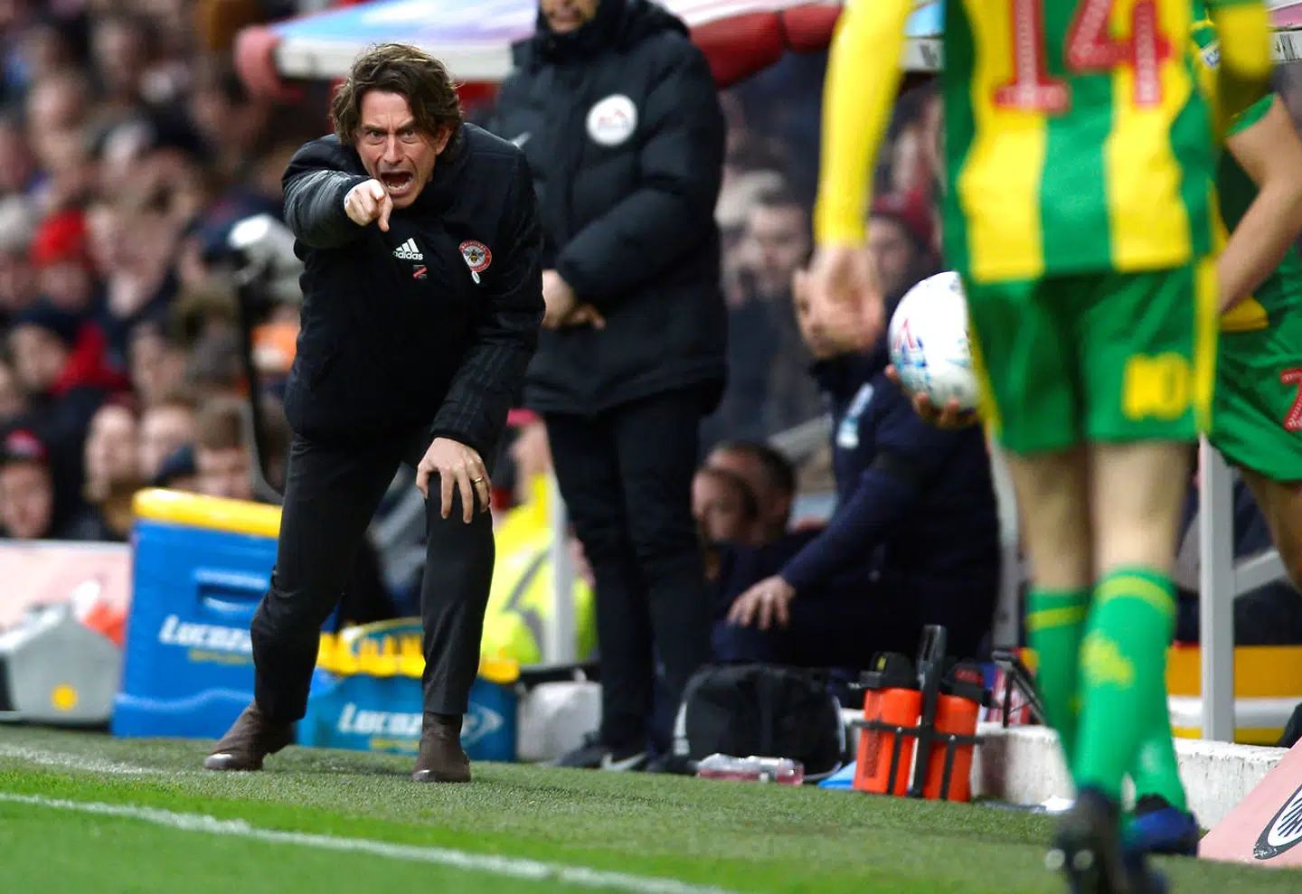 Thomas Frank i aktion på sidelinjen.