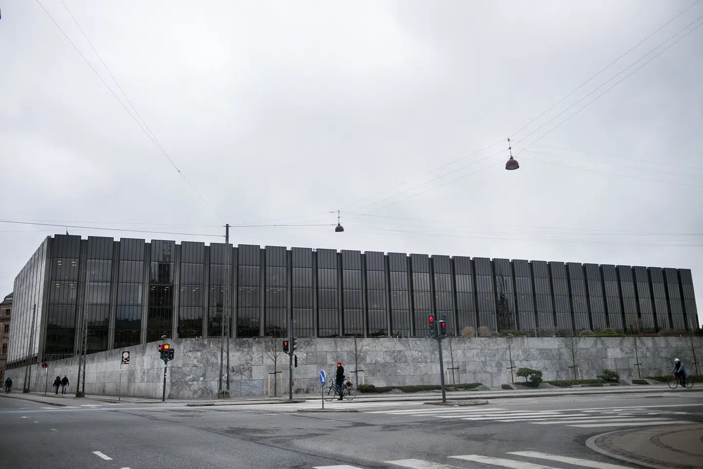 Bankerne har fået kritik for at holde indlånsrenten på et lavt niveau, alt imens kunderne betaler højere renter for at låne penge. Nationalbanken ser det dog som en positiv ting, at bankerne tjener flere penge.