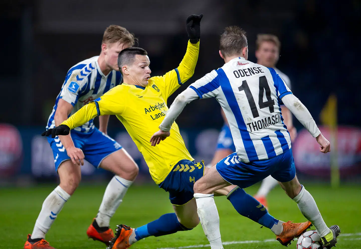 Brøndbys Ante Erceg og OBs Jens Jakob Thomasen under superligakampen mellem Brøndby IF- OB på Brøndby Stadion, fredag den 29. marts 2019.