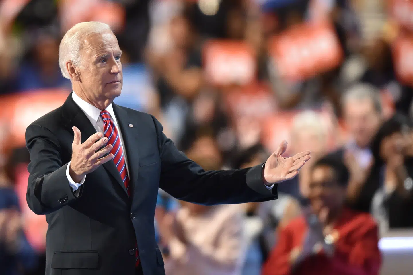 Joe Biden indikerede i marts selv ved en partisammenkomst, at han stiller op som præsidentkandidat. Også avisen The Wall Street Journal mener at vide, at han stiller op. (Arkivfoto) Nicholas Kamm/Ritzau Scanpix
