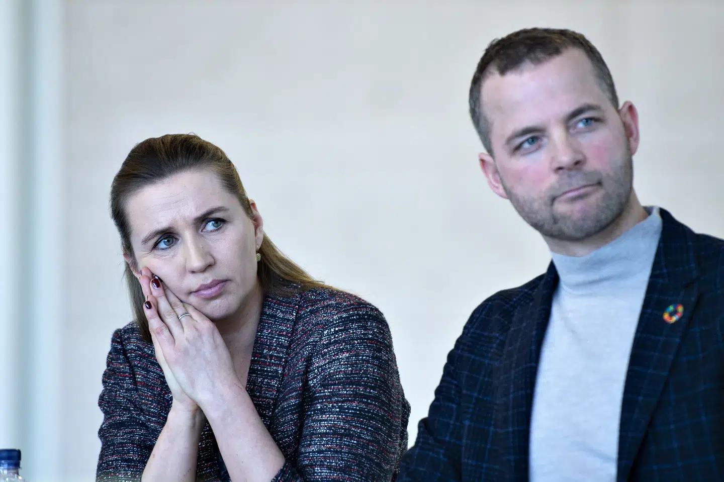 Mette Frederiksen (S) og Morten Østergaard (R) lytter her til studerende ved uddannelsespolitisk topmøde på Aalborghus Gymnasium, onsdag den 27. februar 2019. De Radikale vil blokere for en S-regering, hvis udlændingepolitikken bliver for stram. DF kræver, at Mette Frederiksen holder fast. (Arkivfoto) Henning Bagger/Ritzau Scanpix