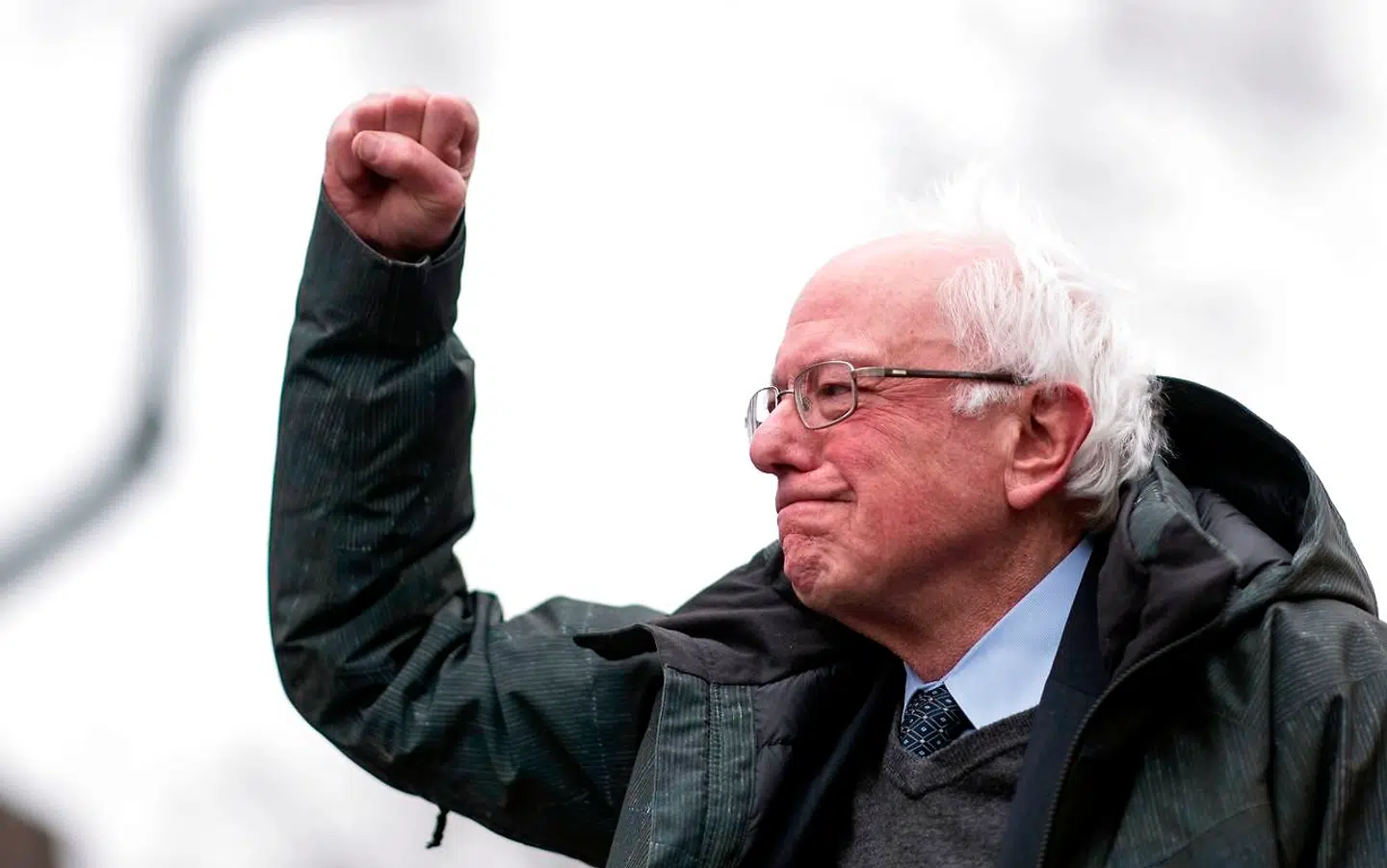 Bernie Sanders har også haft travlt med at sige undskyld.