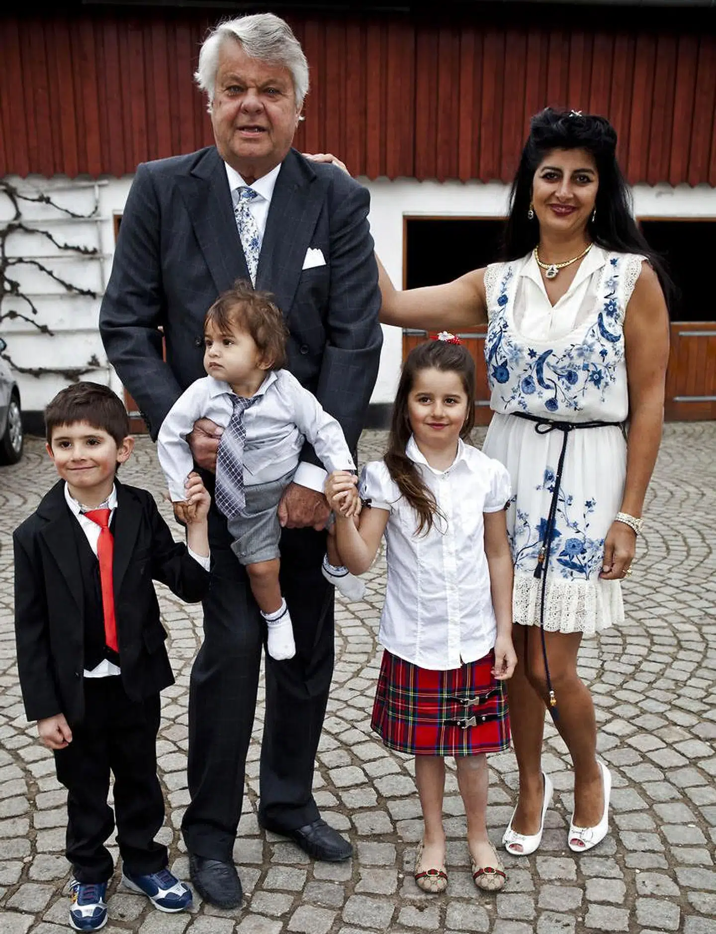 Christian Kjær og Susan Astani var på skiferie i Villars med Alexander og hans halvstore søskende Stella og Leon. (Fem år gammelt billede fra Christian Kjærs 70-års fødselsdag)
