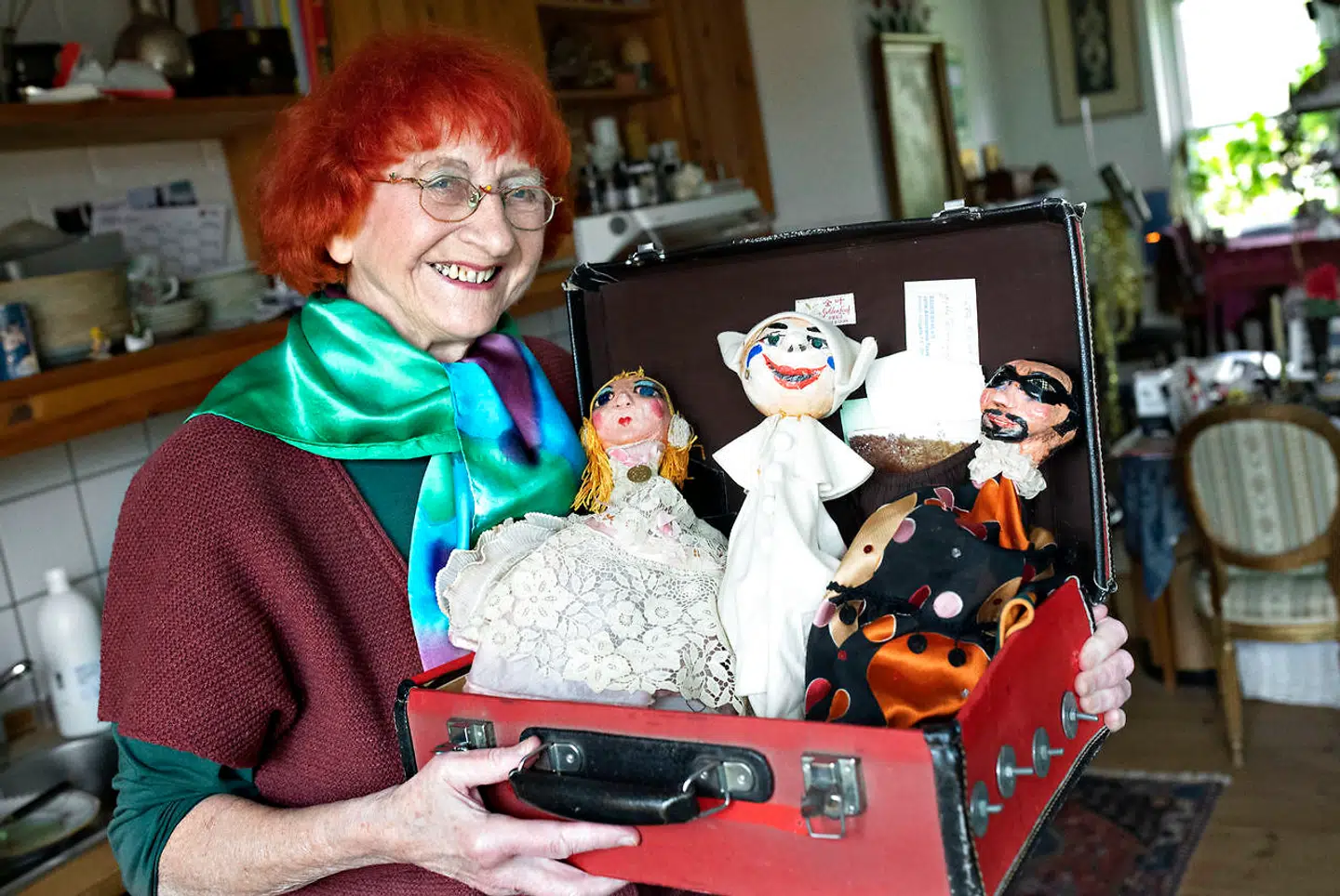 Når Jytte Abildstrøm drager ud i landet for at holde foredrag, er kufferten med dukker ofte med.