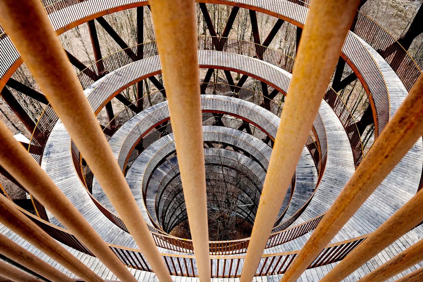 Vejen op i tårnet er lavet som en spiral. Det er 13 etager højt.