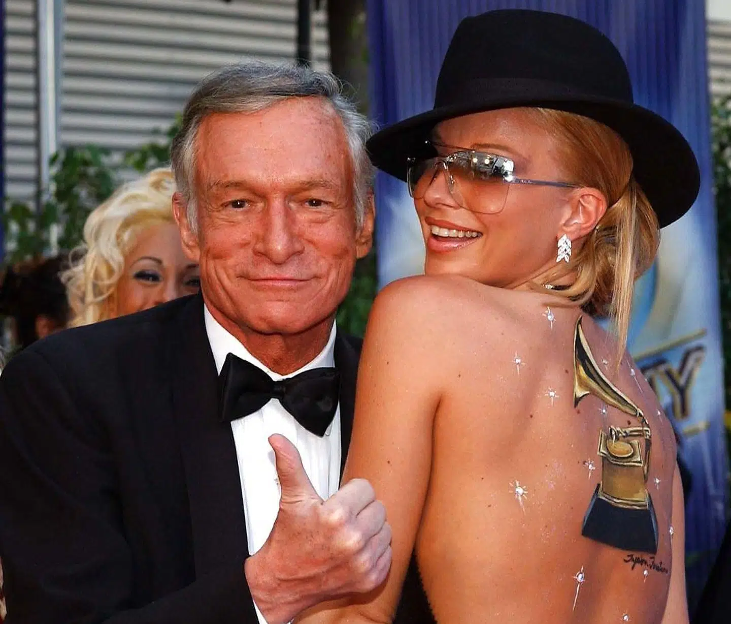 Hugh Hefner sammen med Zoe Gregory tilbage i 2002.