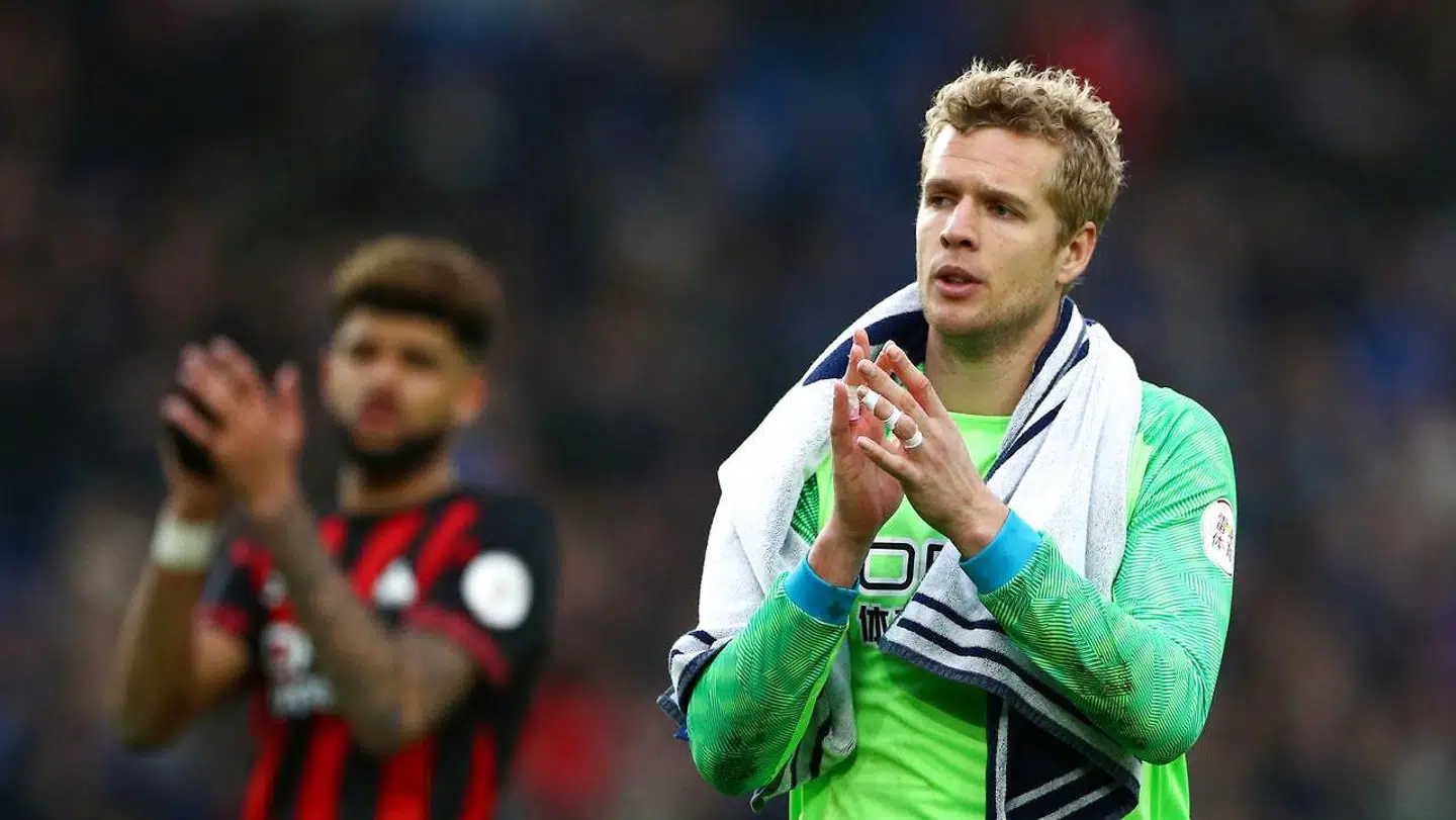 Danske Jonas Lössl ville have haft svært ved at skifte til England, hvis skiftet lå efter brexit, og at englænderne ikke havde forhandlet en aftale igennem med EU.