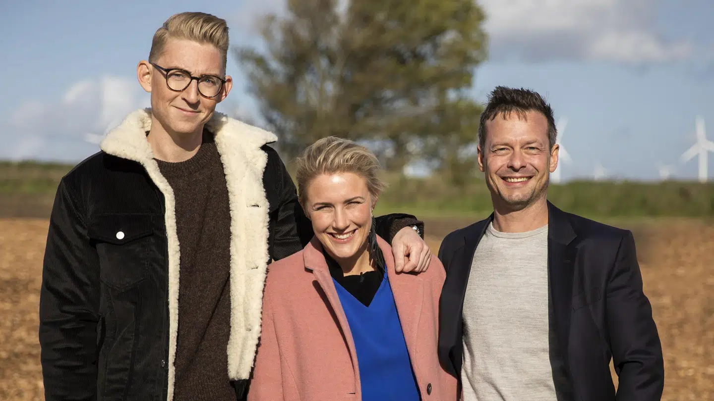 Her ses vært Emil Thorup sammen med dommerparret