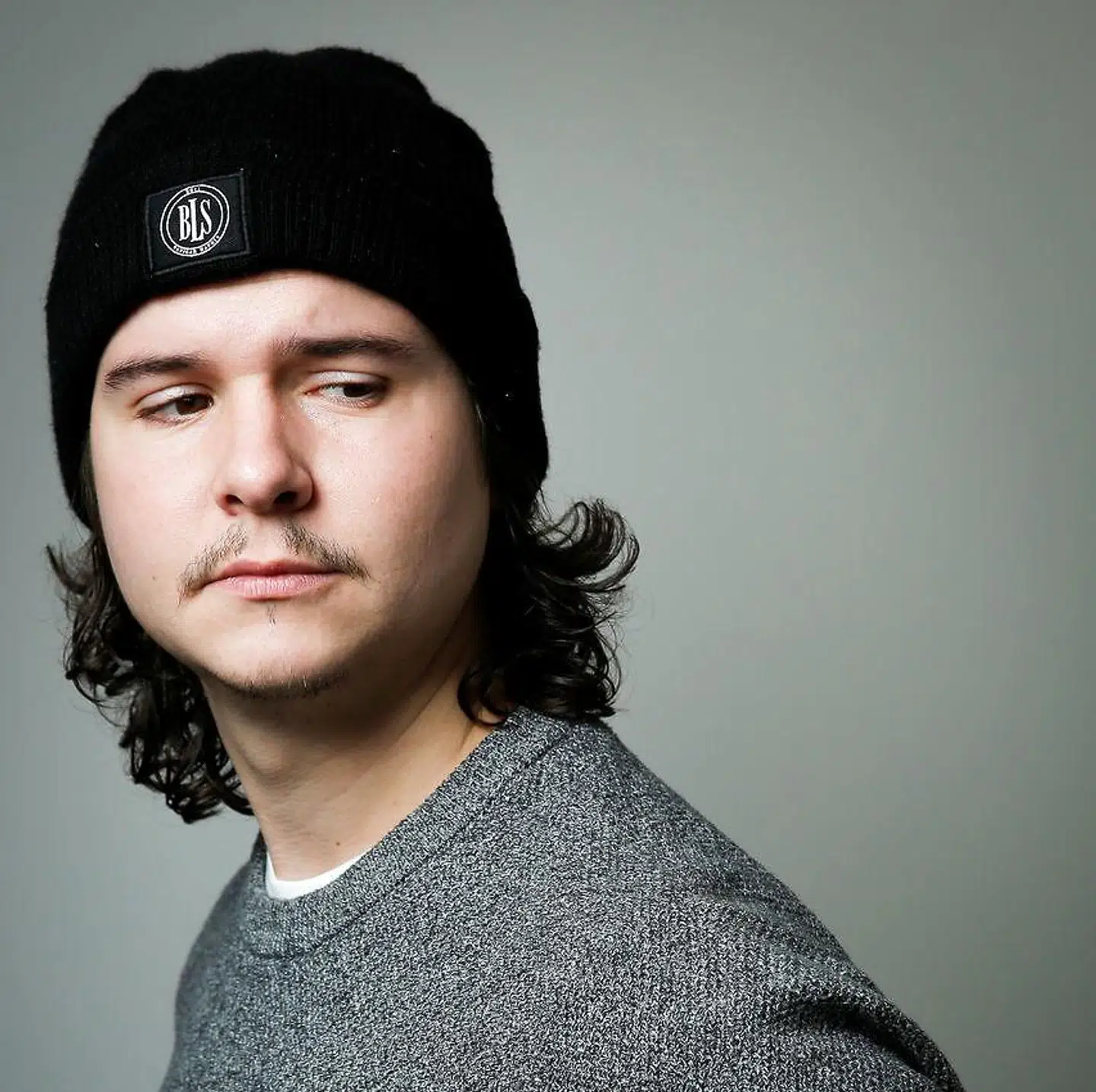 Lukas Forchhammer fra bandet Lukas Graham, er træt af, at folk mobber Amalie Have. Det sker efter, at den unge aktivist fik Lukas Graham til at trække en ny sang tilbage.