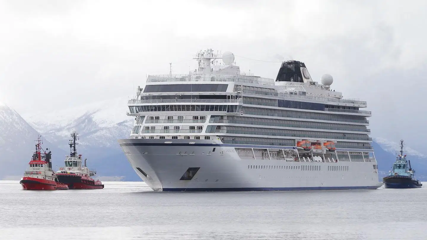 'Viking Sky' anløber endelig havnen i Molde søndag 24. marts.