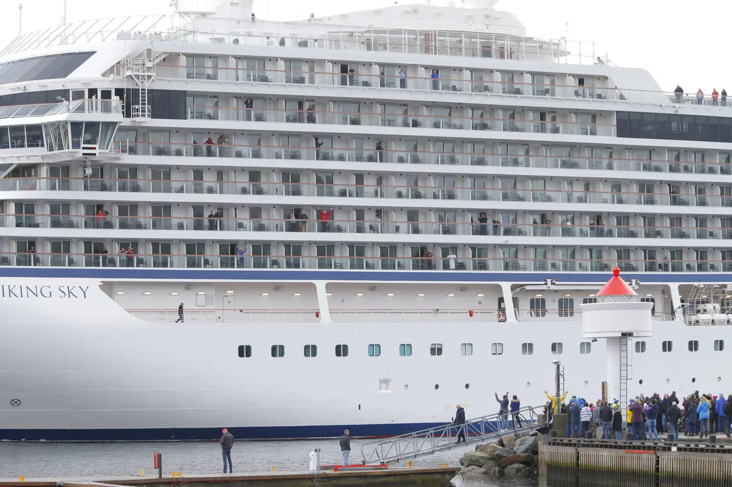 Her kommer krydstogtskibet i havnen i Molde. Svein Ove Ekornesvaag/Ritzau Scanpix