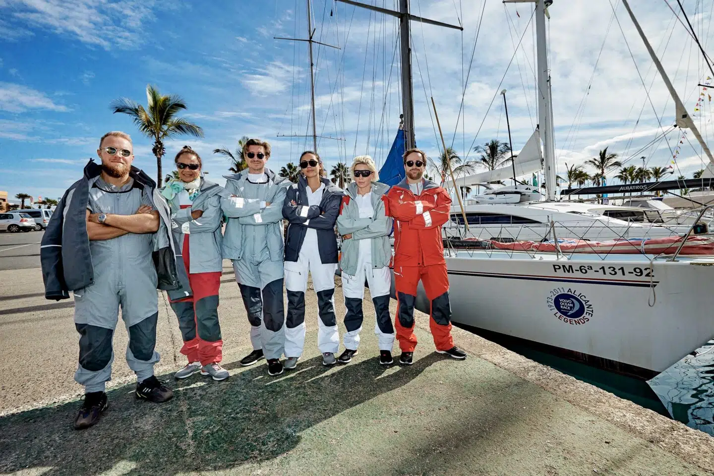 En selvsikker Peter Falktoft fotograferet sammen med Hella Joof, Nicolaj Kopernikus, Sus Wilkins, Christel Pixi og Gorm Wisweh inden afgang.