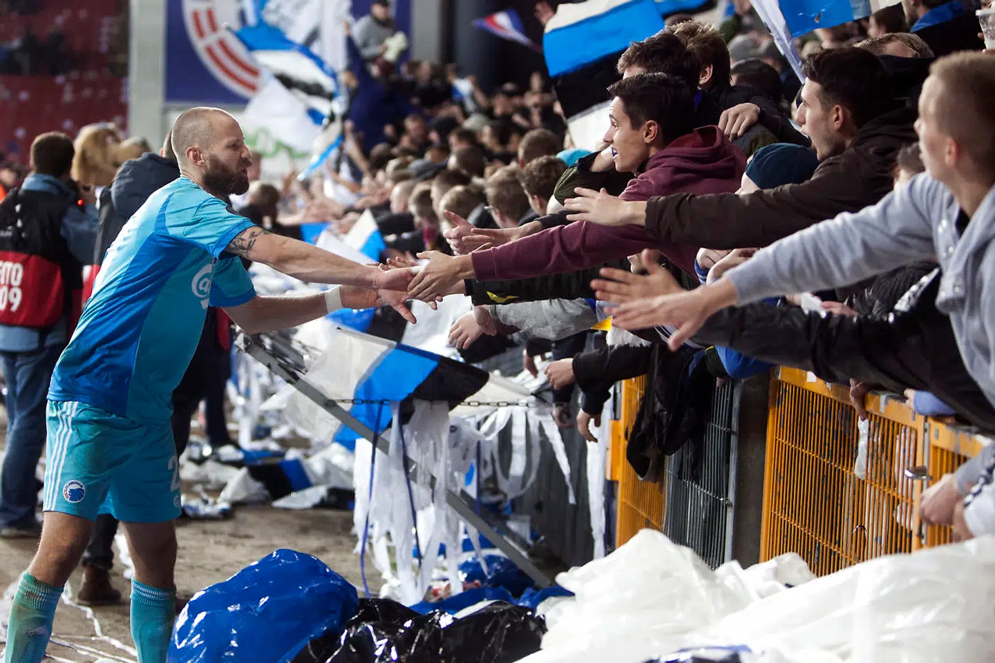 Johan Wiland med FCK-fans.