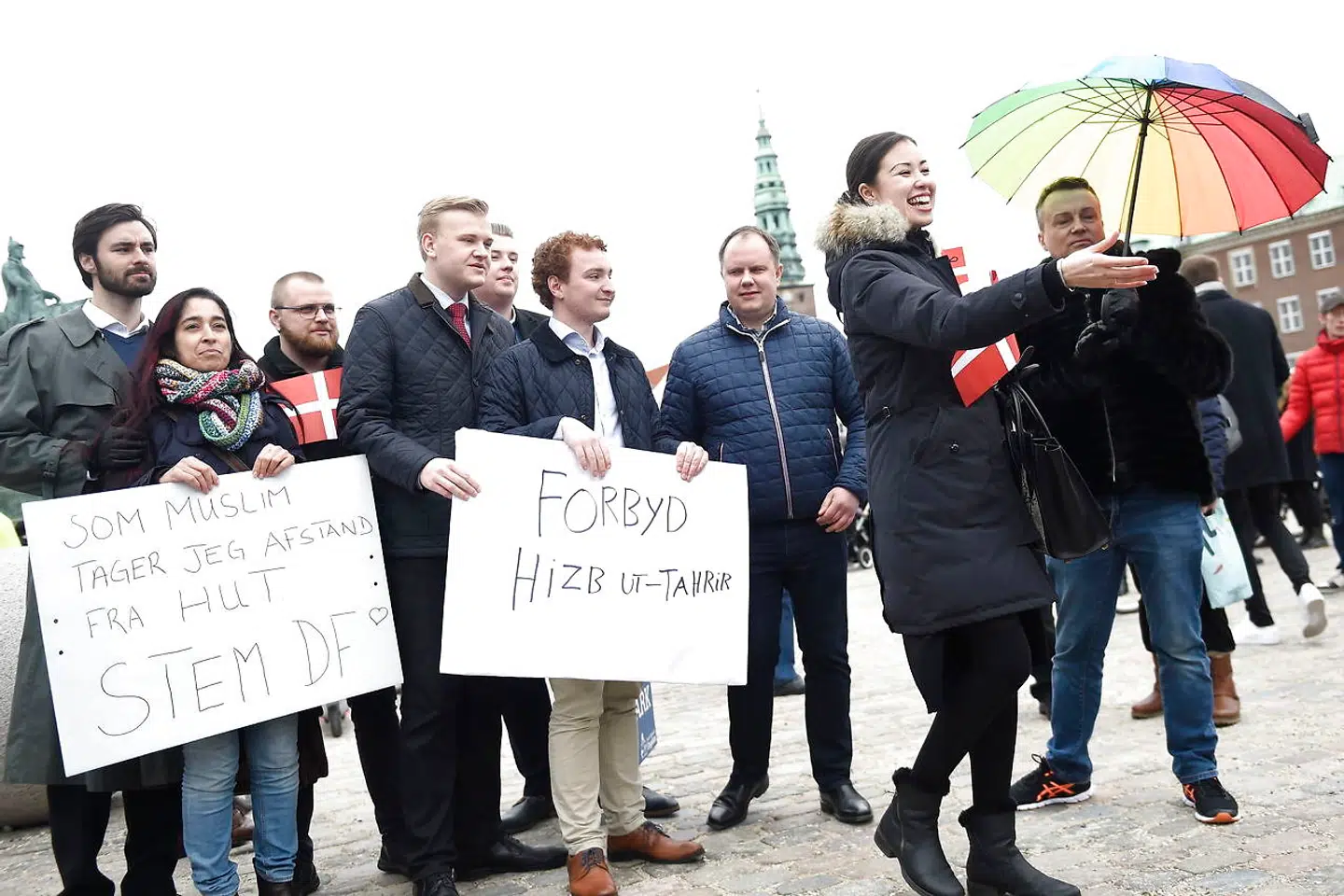 DF's modedemonstration med politiker Martin Henriksen imod Hizb ut Tahrir's Skandinavien demonstration på Christiansborg Slotsplads i København, fredag den 22. marts 2019. (Foto: Liselotte Sabroe/Scanpix 2019)