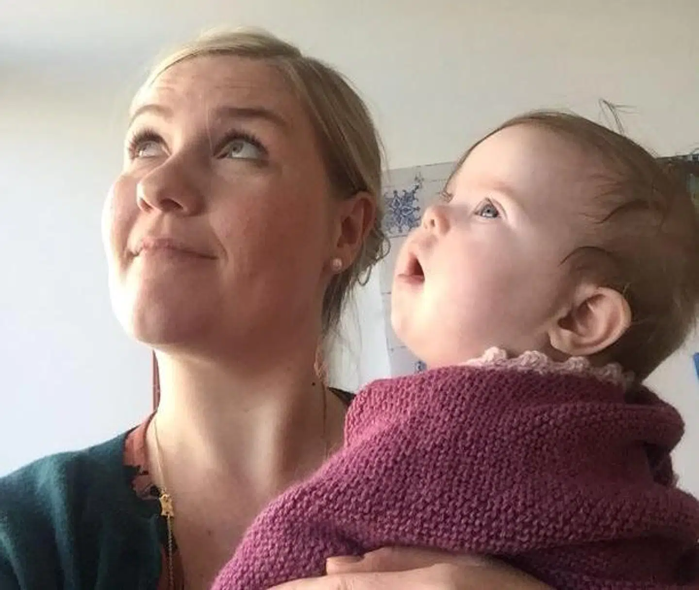 Nicki Victoria Sonne og datteren Agnes.
