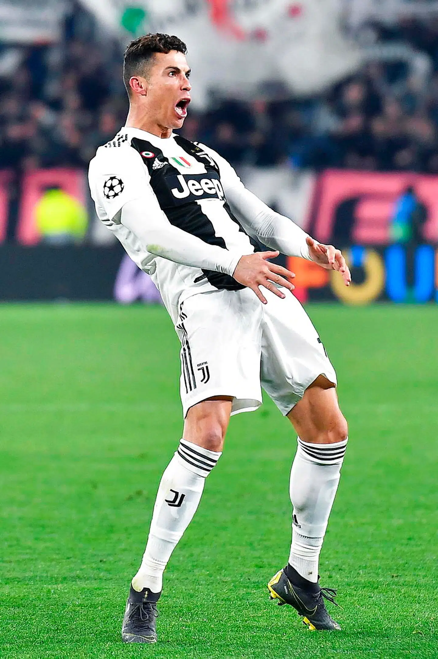 Cristiano Ronaldo straffes for denne jubelscene.