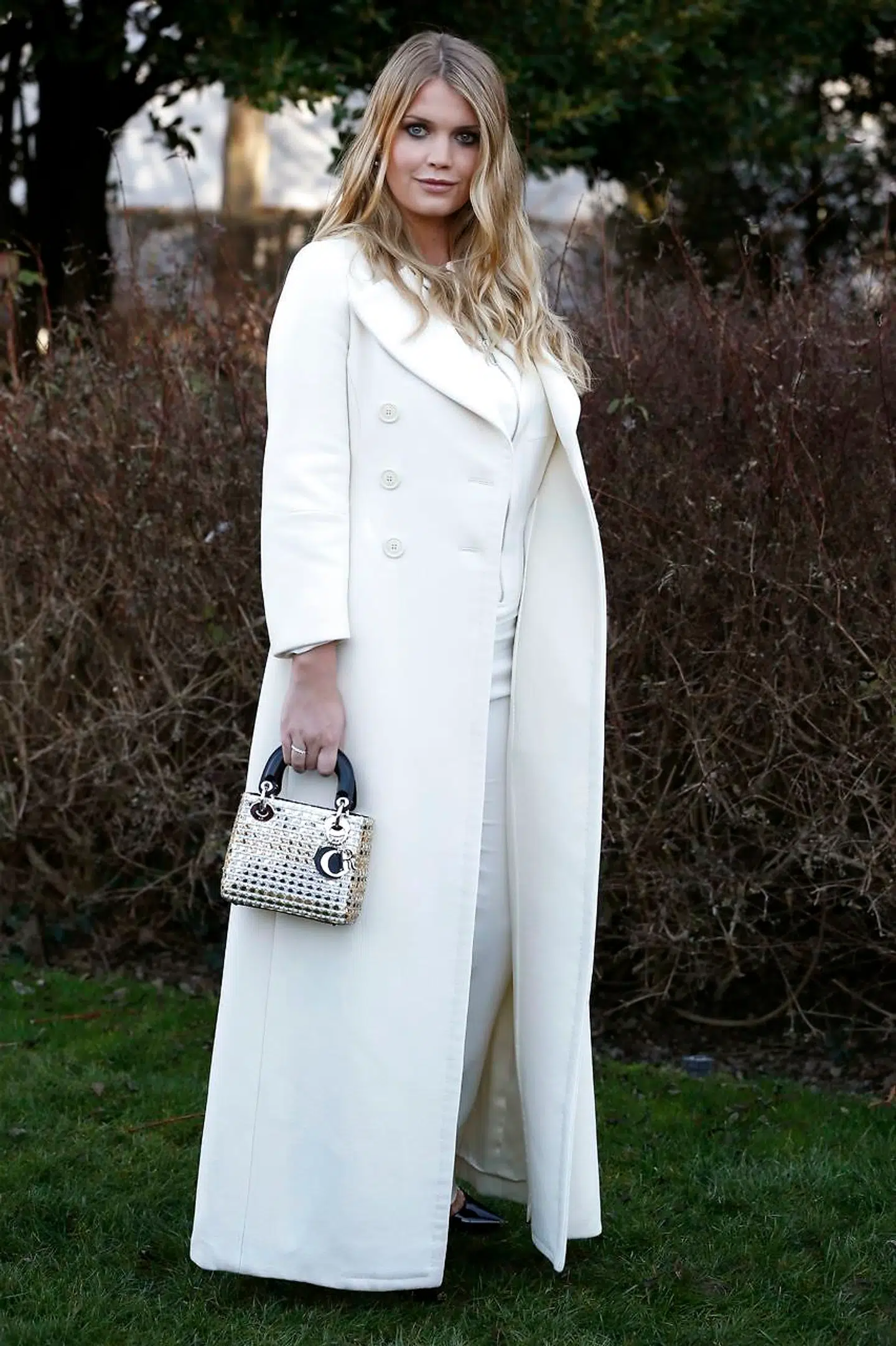 Lady Kitty Spencer poserer ved et Christian Dior-show i 2016. AFP PHOTO / PATRICK KOVARIK