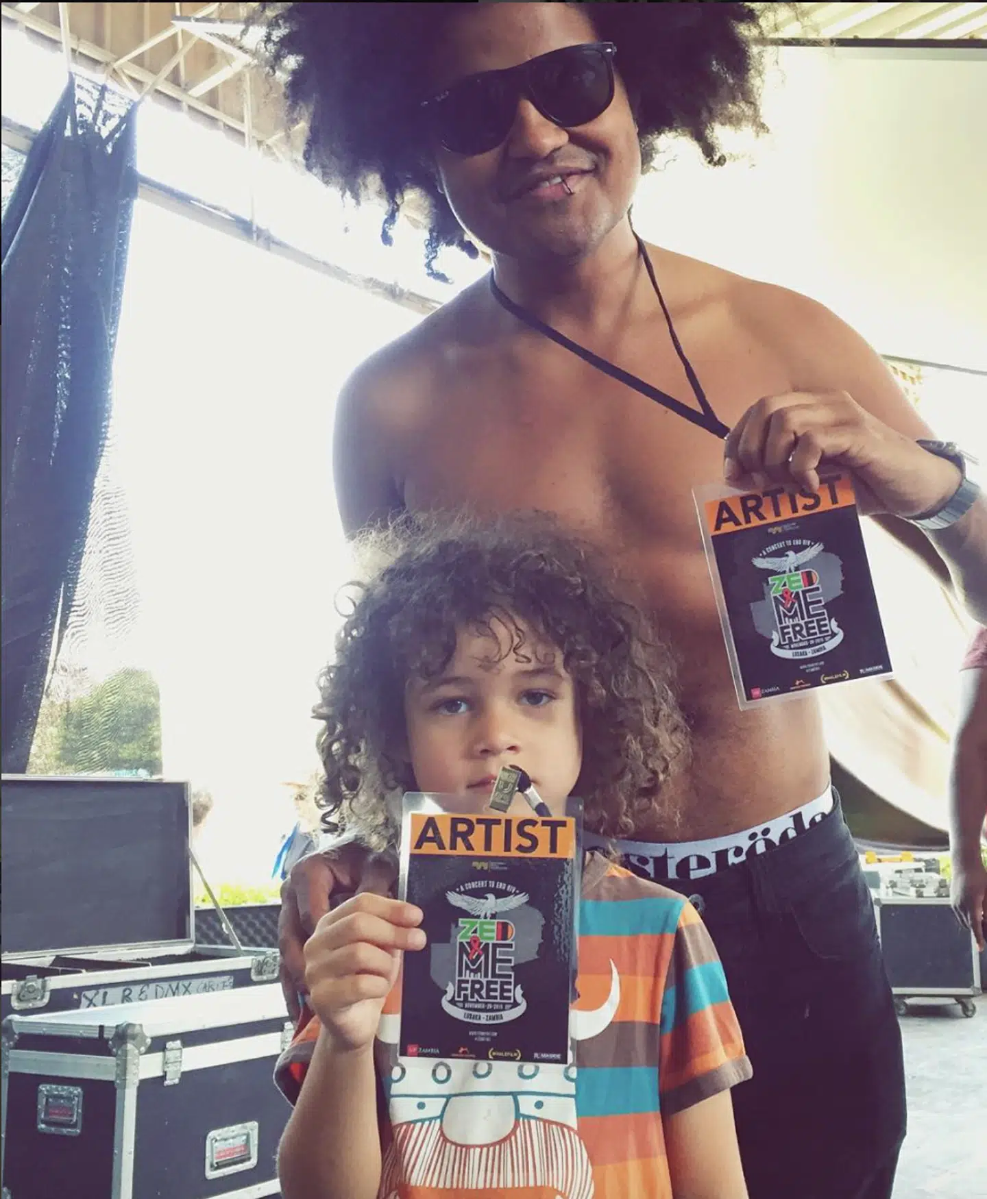 Thomas Buttenschøn med sin søn Jens, da de var i Zambia sammen.