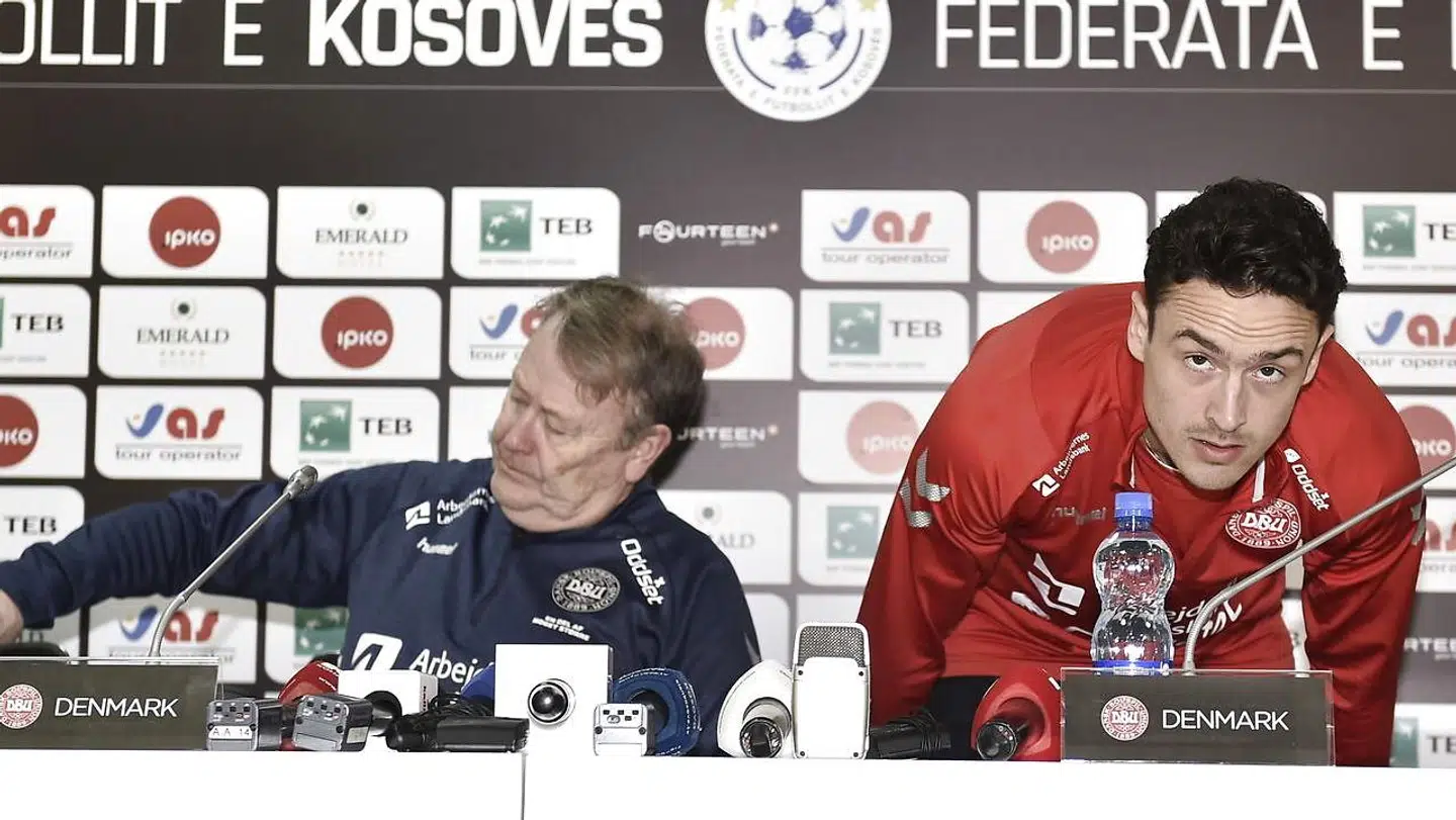 Åge Hareide og Thomas Delaney. Det danske fodboldlandshold holder pressemøde på Vokrri Stadium i Pristina i Kosovo, onsdag den 20. marts 2019. Kosovo og Danmark mødes i en venskabskamp i Pristina i Kosovo, torsdag den 21. marts 2019.. (Foto: Mads Claus Rasmussen/Ritzau Scanpix)