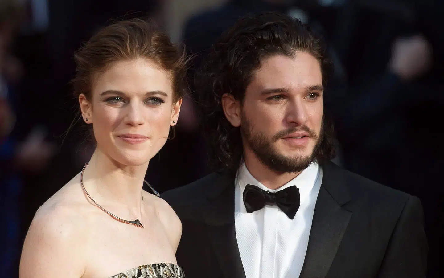Her ses Kit Harrington med konen Rose Leslie, som han mødte under optagelserne på fantasy-serien Game of Thrones.