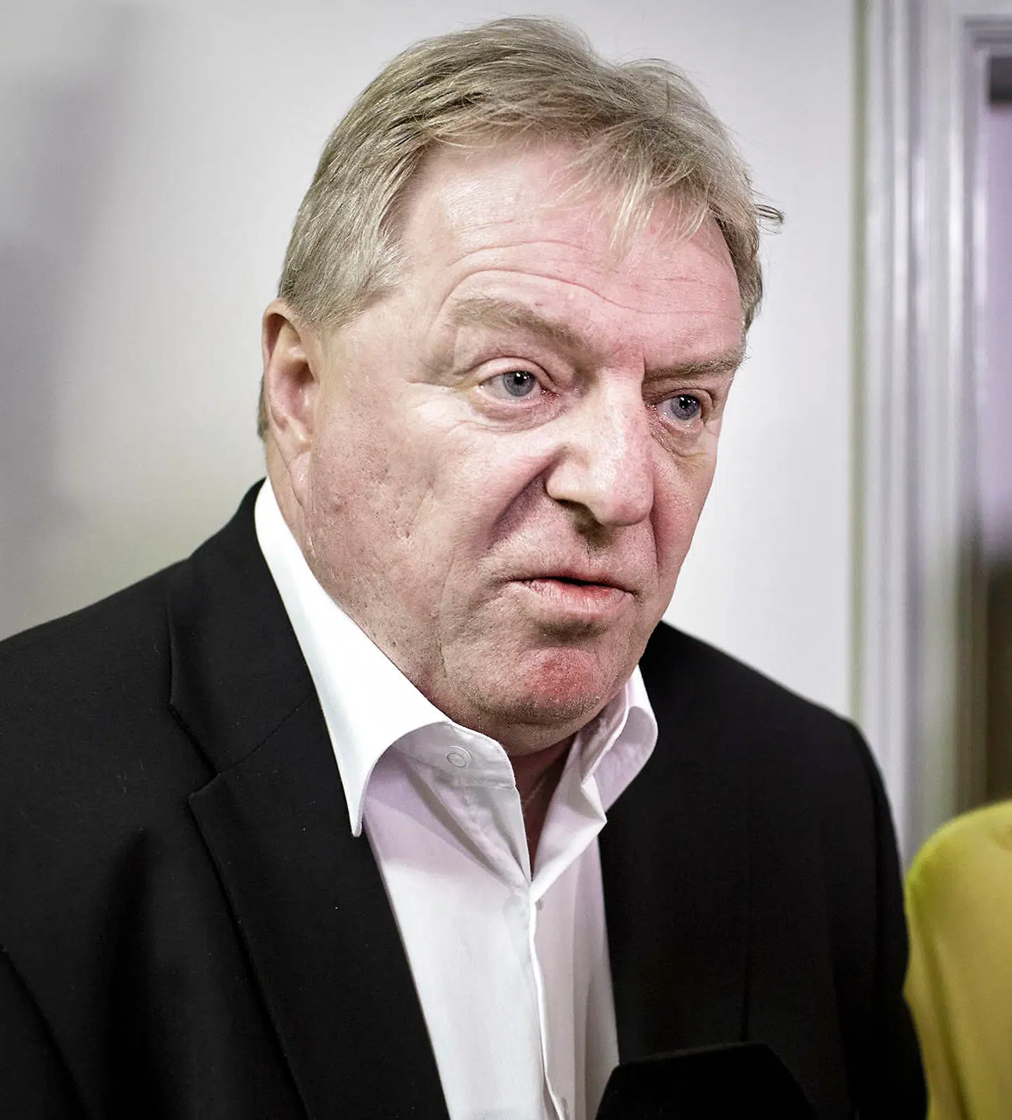 »Det er så hamrende useriøst, hvad der foregår. Det er rigtigt, at jeg bor i området, men jeg skal altså bo et eller andet sted. Det har været et årelangt ønske fra borgergrupper i Mariager fra diverse politikere at få en omfartsvej,« siger DFs trafikordfører Kim Christiansen.