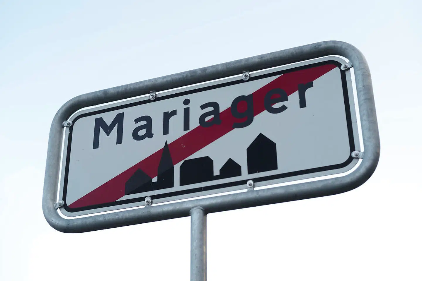 Den tunge trafik skal med en ny omfartsvej til 377 mio. kroner ledes udenom Mariager og dens 2.500 indbyggere. Men en omfartsvej vil dræne og dræbe handelslivet, mener nogle. Mens andre har det stik modsatte synspunkt.