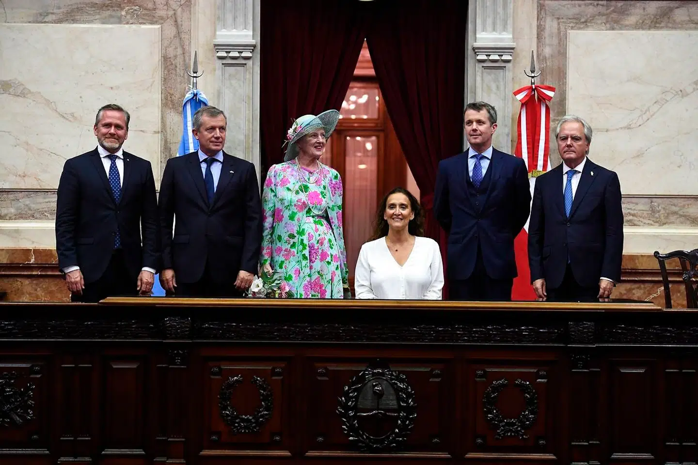 Udenrigsminister Anders Samuelsen, Emilio Monzo, dronning Margrethe, den argentinske vicepresident Gabriela Michetti, kronprins Frederik og Federico Pinedo (Photo by JUAN CARLOS CARDENAS / ARGENTINA'S SENATE / AFP) /