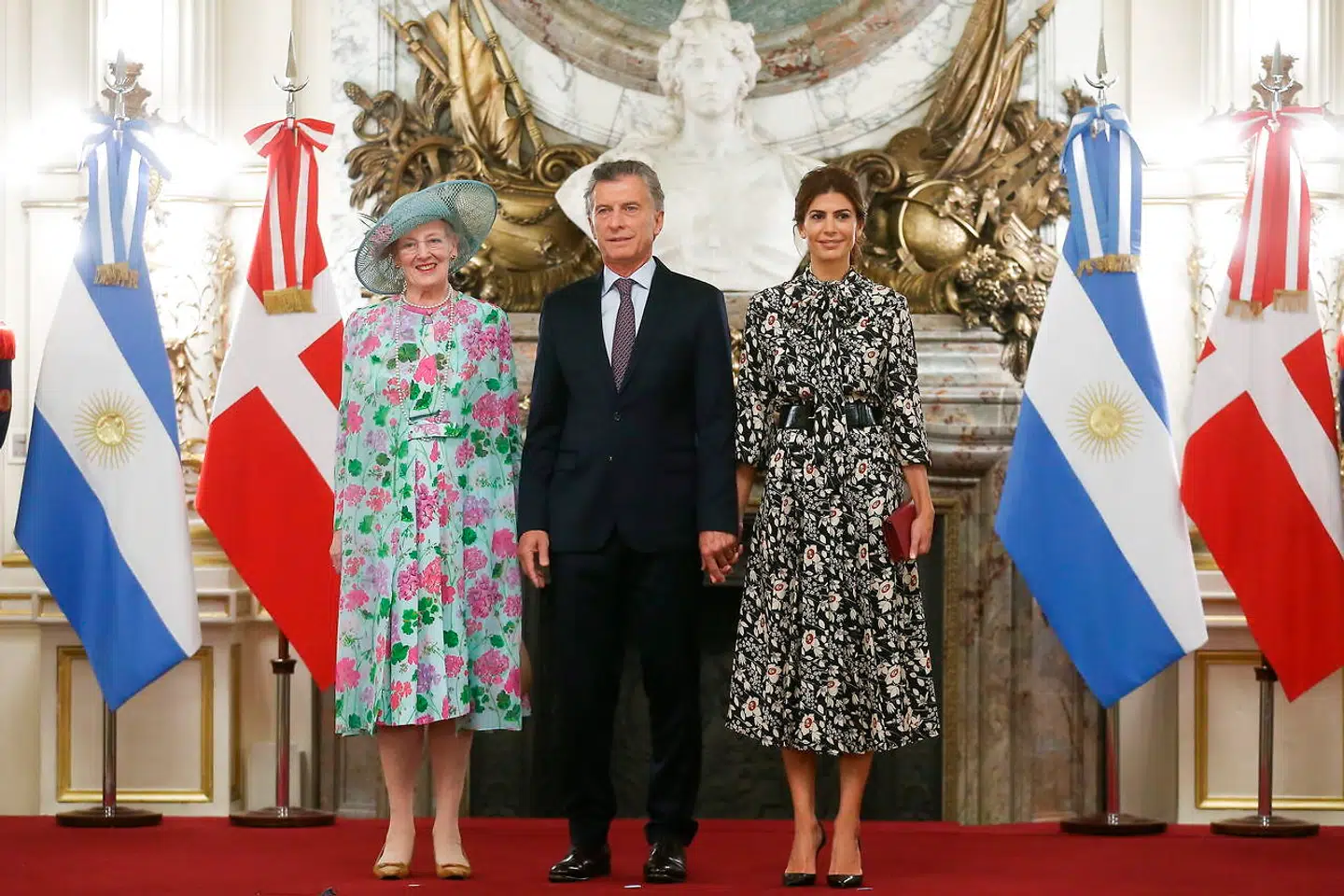 Dronning Margrethe sammen med den argentinske præsident Mauricio Macri og og hustru Juliana Awada på Casa Rosada i Buenos Aires, Argentina.