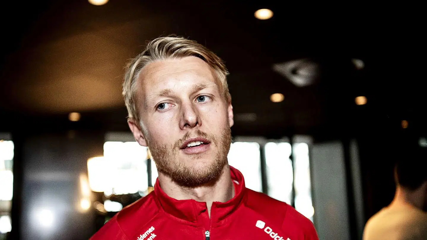 Han passer ind over alt, siger Simon Kjær, som ellers ikke vil udtale sig om rygterne.