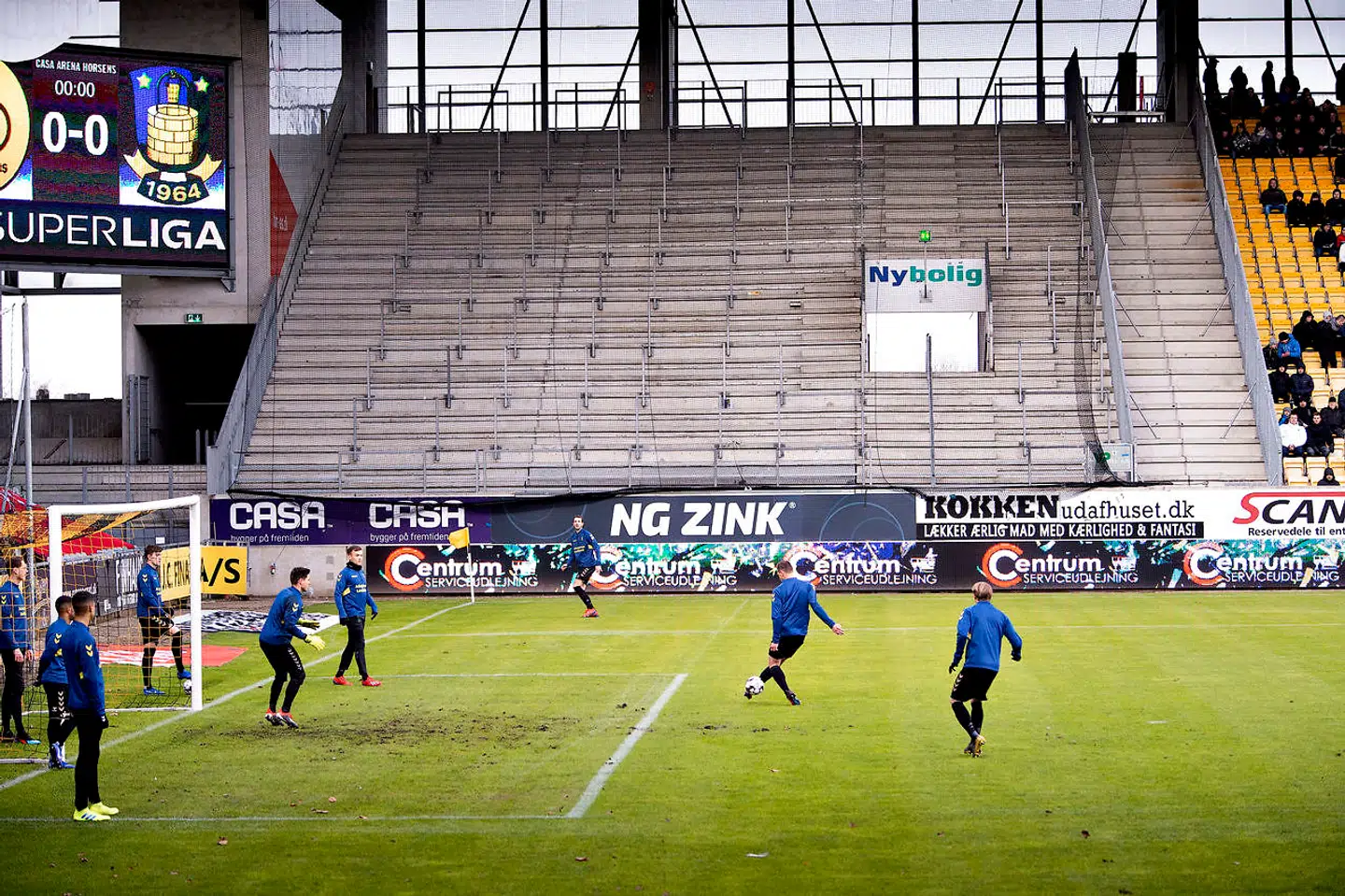 Det tomme udebanesnit på Casa Arena under Horsens-Brøndby.