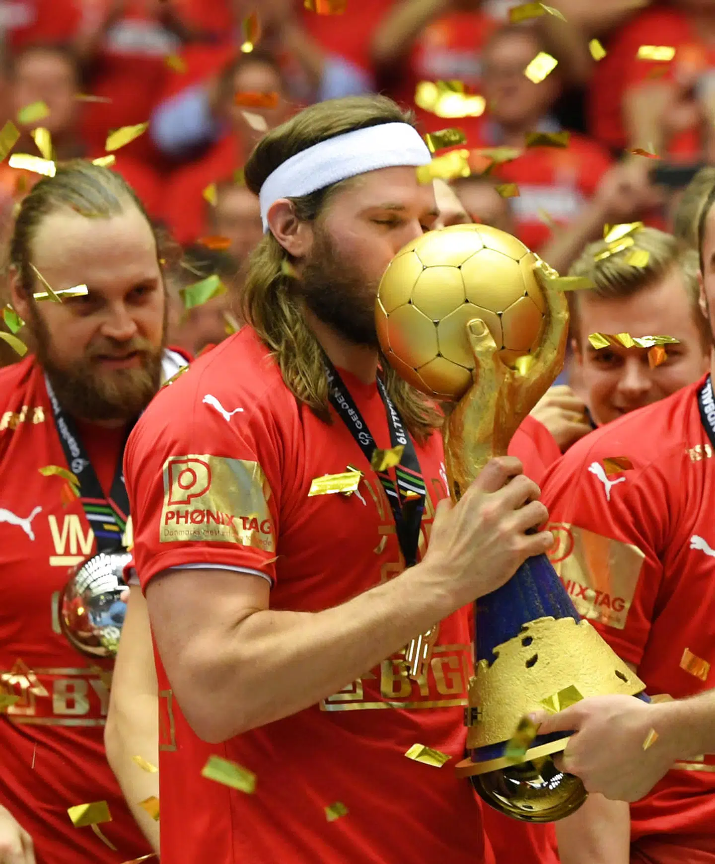 Mikkel Hansen med VM-pokalen.