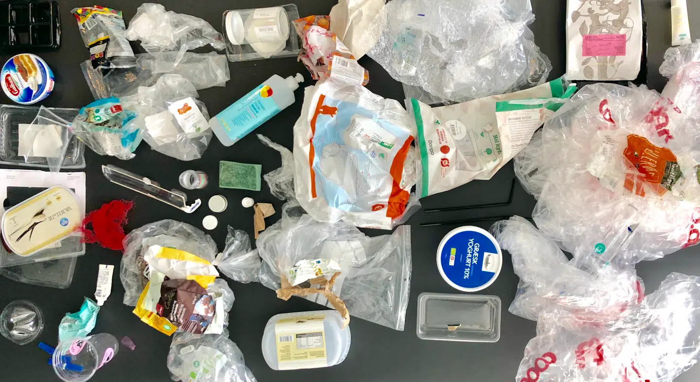 Her kan de se alt det plastikaffald, familien Nielsen har samlet.
