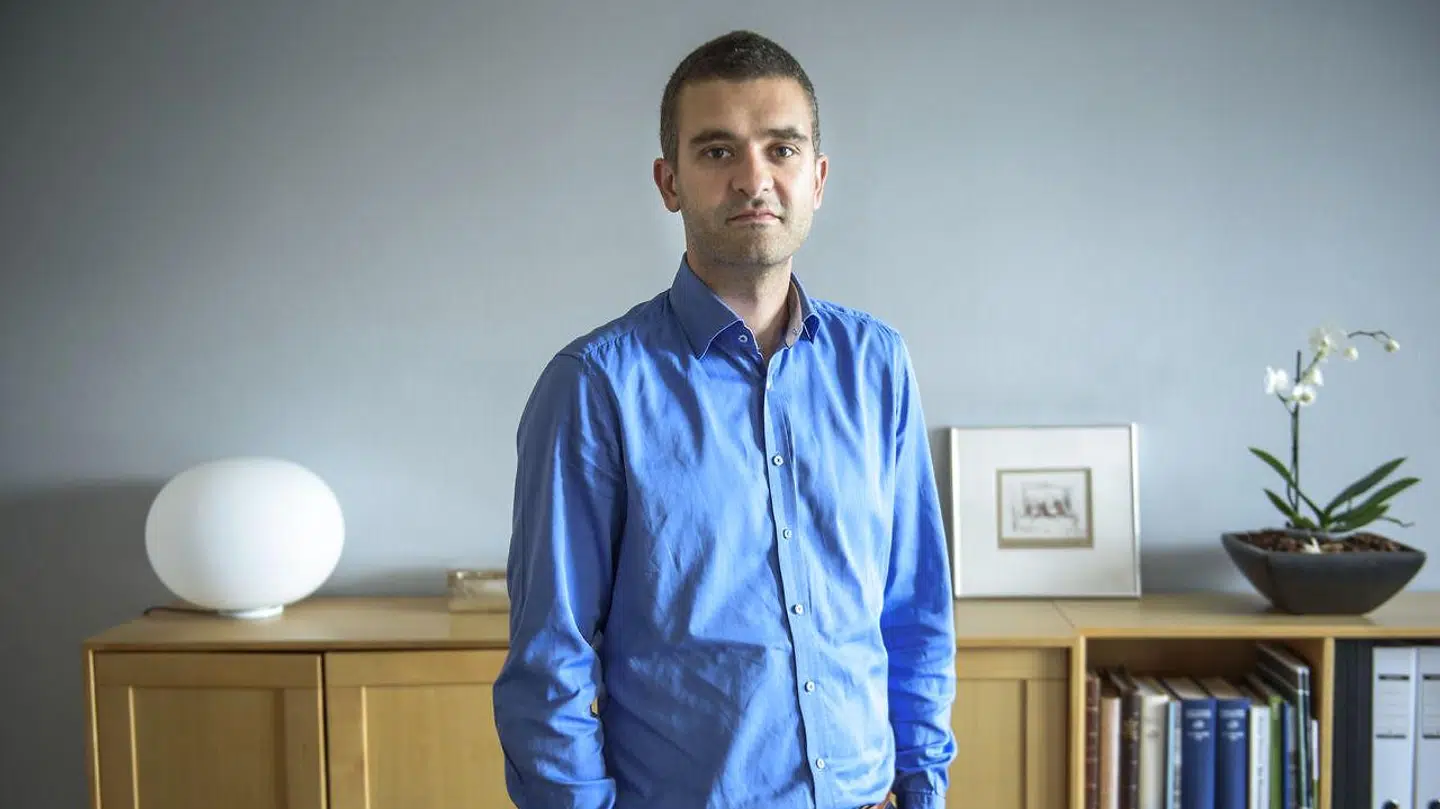 Formanden for Lægeforeningen, Andreas Rudkjøbing, opfordrer politikerne til at lade være med at tvivle på lægernes faglighed.