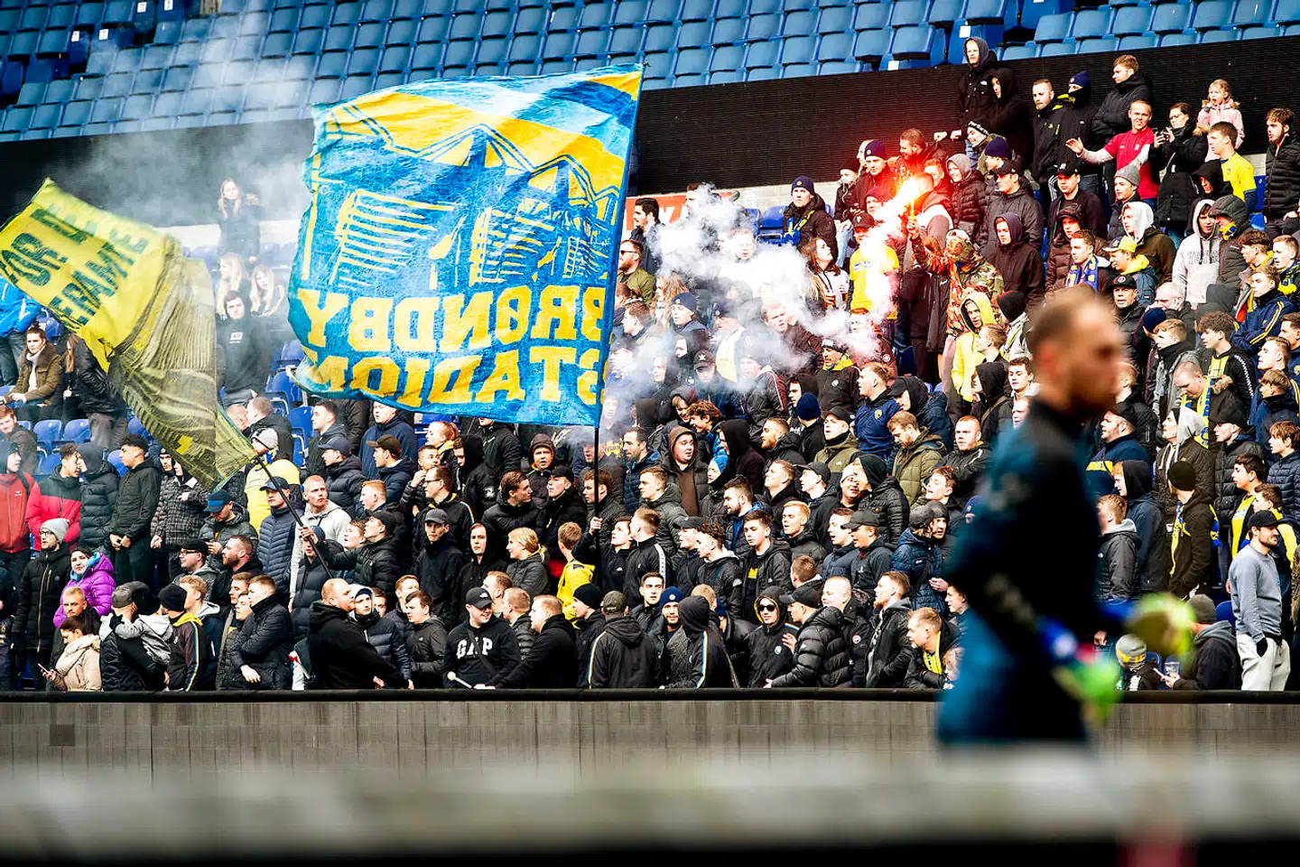 Brøndby Stadion Berøn dyb træner foran fansene før morgendagens kamp i Horsens.
