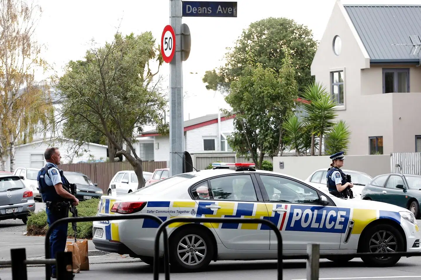 Politiet sikrer området foran Masjid Al Noor moskeen i Christchurch.